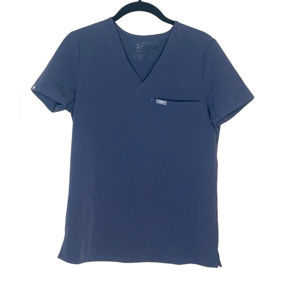 FIGS Charcoal Catarina One Pocket Scrub Top - Picture 1 of 5